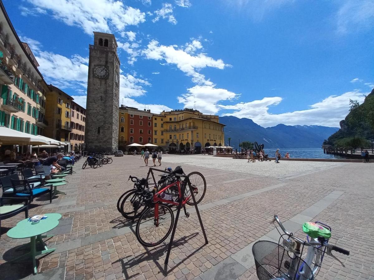 North Lake Riva Apartment, Steps From The Garda Lake Exterior photo